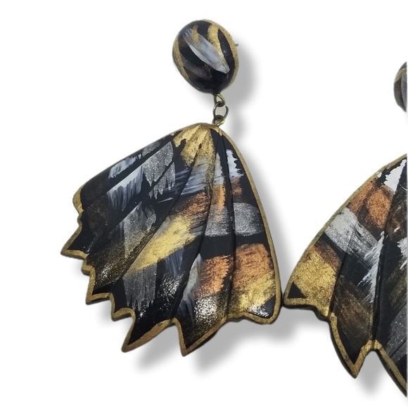 VINTAGE WOODEN ABSTRACT DESIGN DROP STYLE EARRINGS - Picture 5 of 6